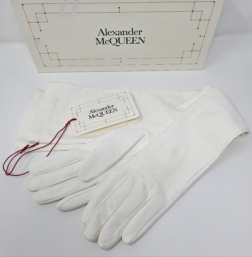 ❌️SOLD❌️ Alexander McQueen 6 Long Nappa Lamb Leather Fitted Gloves Off White